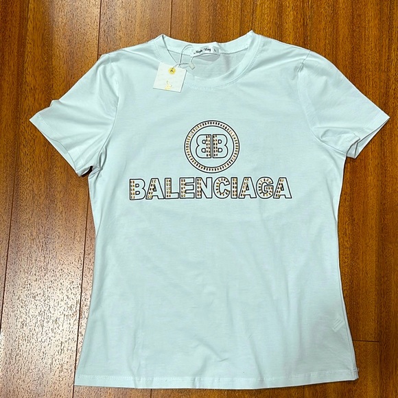 NWT White T-shirt w/rhinestone details B ⚜️ - Picture 1 of 5